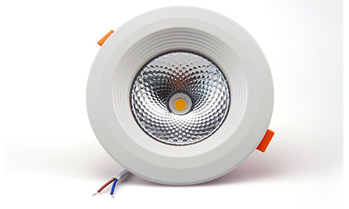 Quelles sont les différences entre le spot de plafond LED COB et les spots traditionnels